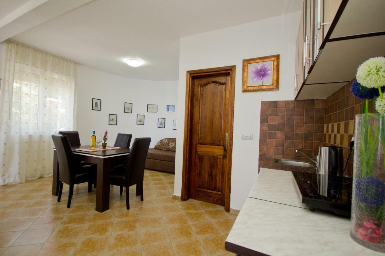 Apartments Dora Dobra Voda Exterior photo
